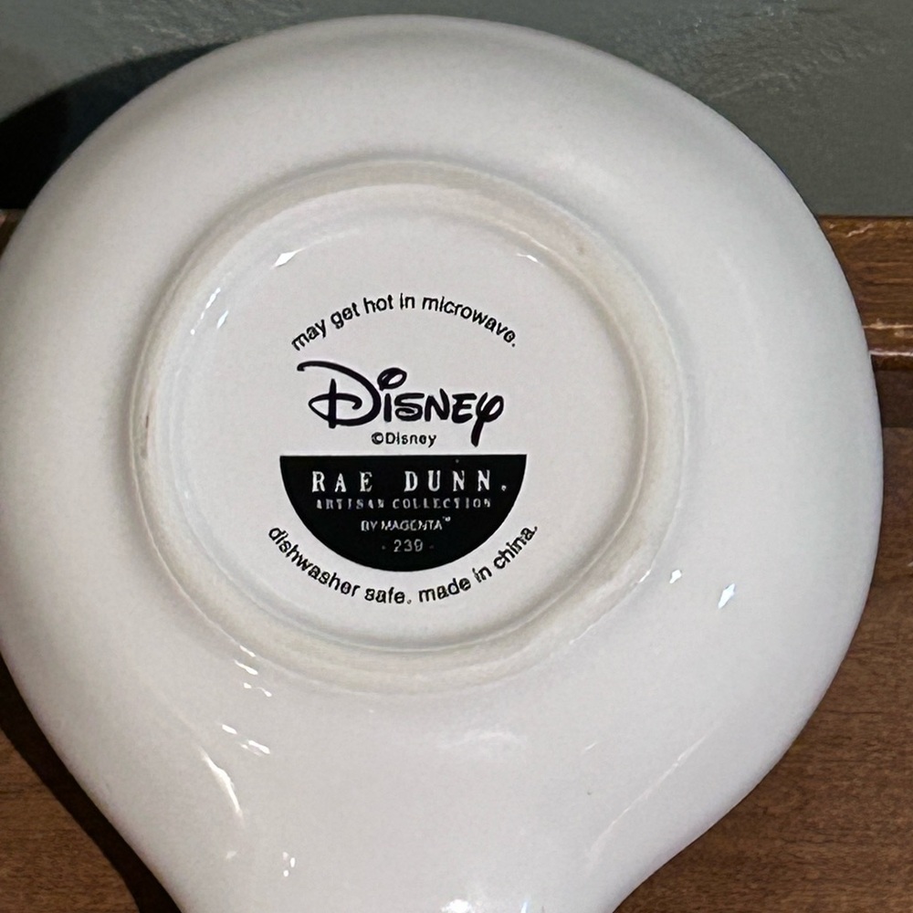 Rae Dunn Disney Collection The Lion King Handcrafted Ceramic Spoon Rest. - Picture 5 of 5